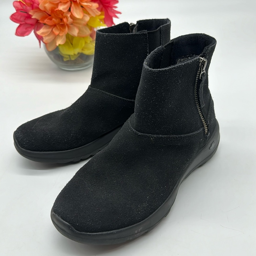 Skechers Black Suede Lightweight Angle Boots Size 6.5 SKT6899C